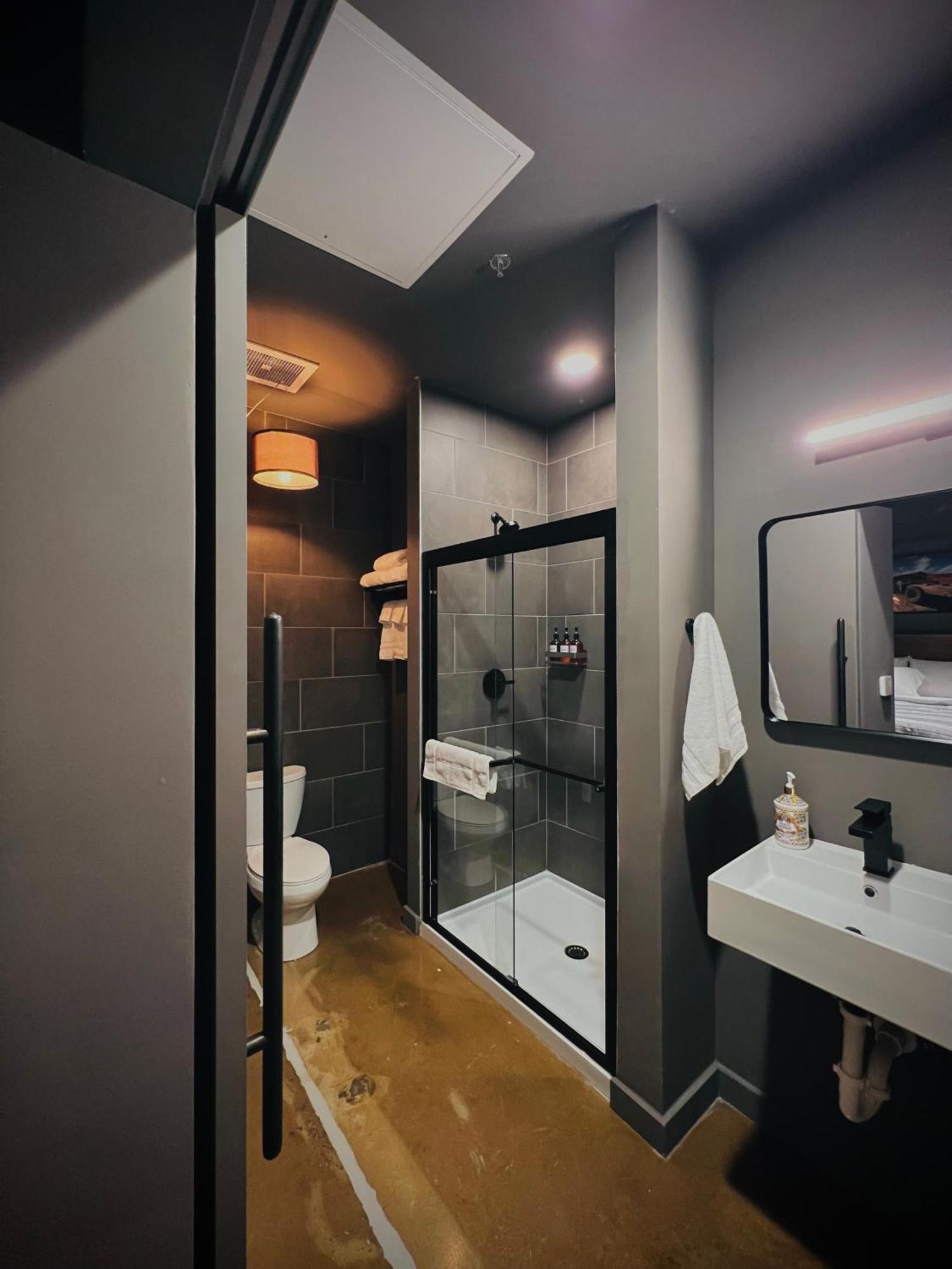 Classified Moto - The Frank Room Richmond Ngoại thất bức ảnh